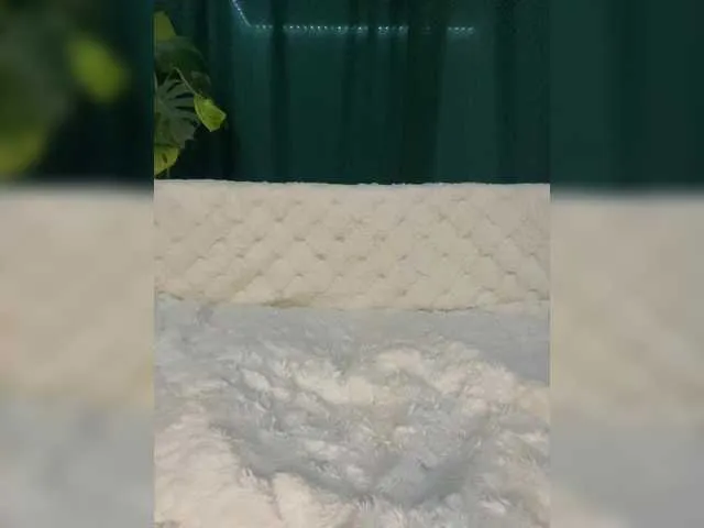 MiaLiaHot's Thumb Image